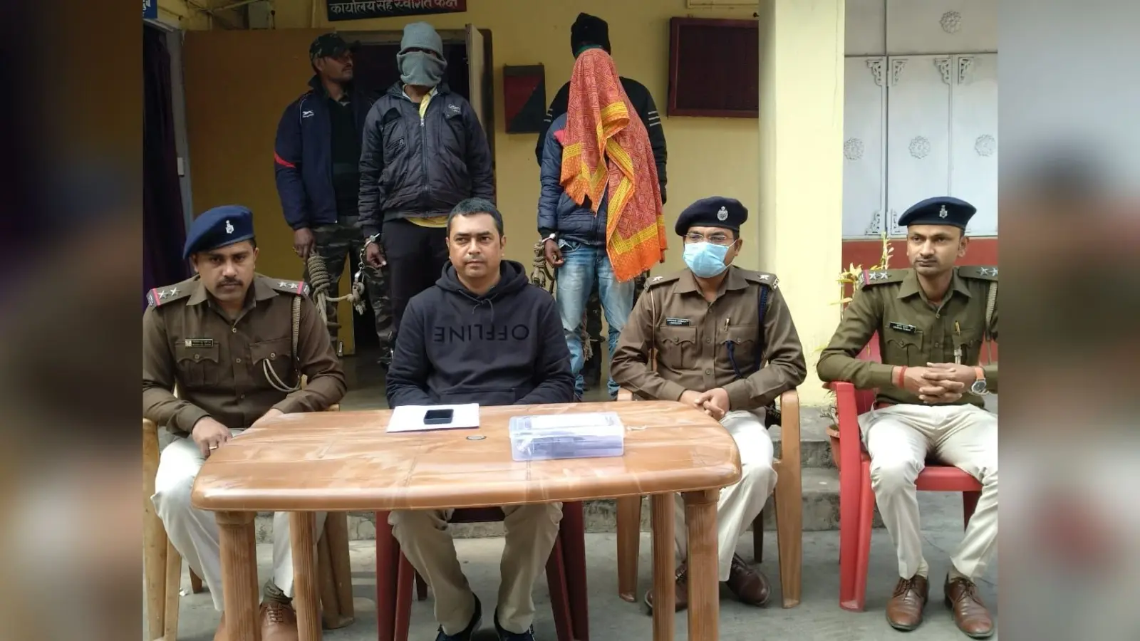 Jharkhand Naxal Breaking News : झारखंड में नक्सली संगठन टीएसपीसी का कमांडर समेत दो हथियार के साथ गिरफ्तार, चतरा पुलिस ने भेजा जेल