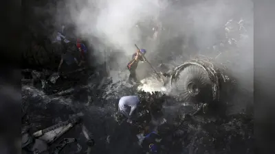 Pakistan Plane crash: पाकिस्तान में विमान के मलबे से मिले इतने नगद रुपये, सब रह गये हैरान