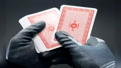 चीनी शख्स ने ताश के पत्तों से बना डाला 50 मंजिला मकान, गिनीज वर्ल्ड रिकॉर्ड में नाम दर्ज