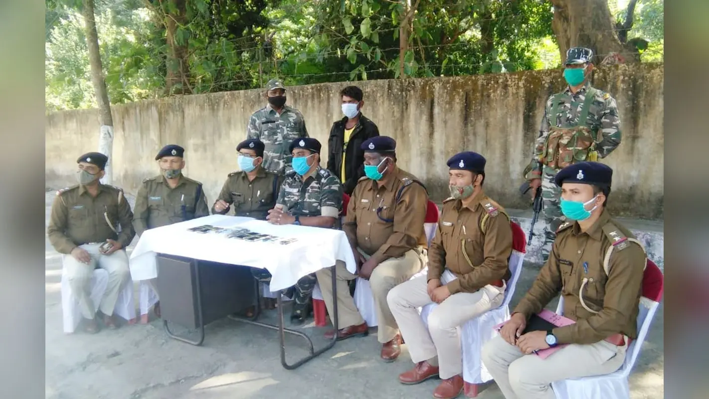 Jharkhand Naxal News: गुमला-खूंटी पुलिस को मिली बड़ी सफलता, एक लाख का इनामी एरिया कमांडर गिरफ्तार