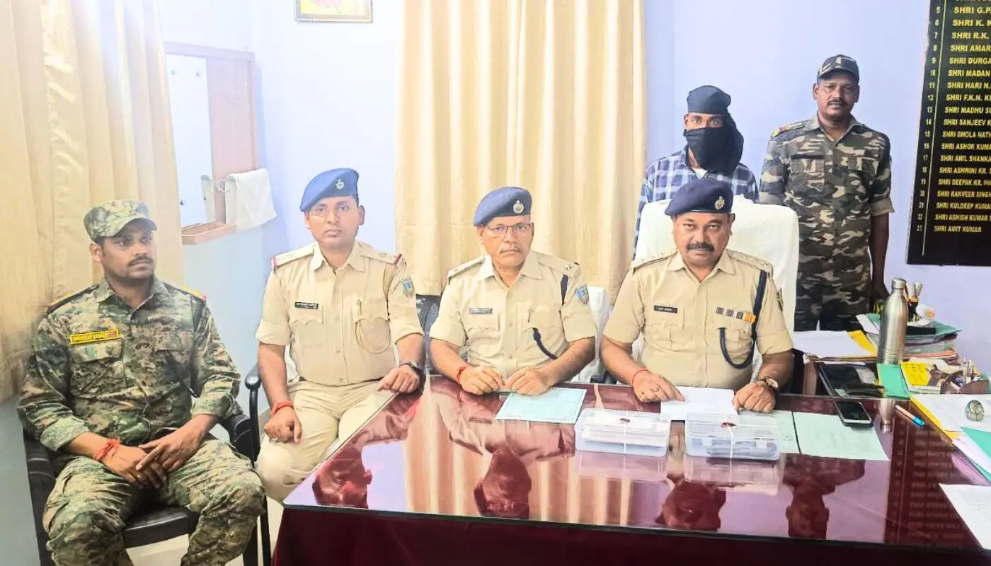 Jharkhand News: पीएलएफआई का एरिया कमांडर राटा उर्फ रोहित तोपनो रनिया से गिरफ्तार