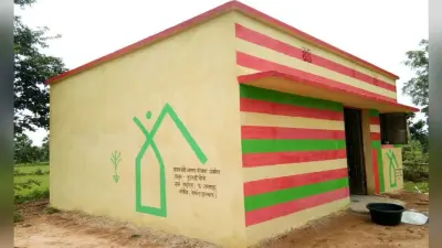 लोहरदगा में प्रधानमंत्री आवास योजना का गृह प्रवेश कराया गया, लाभुकों में दिखी खुशी