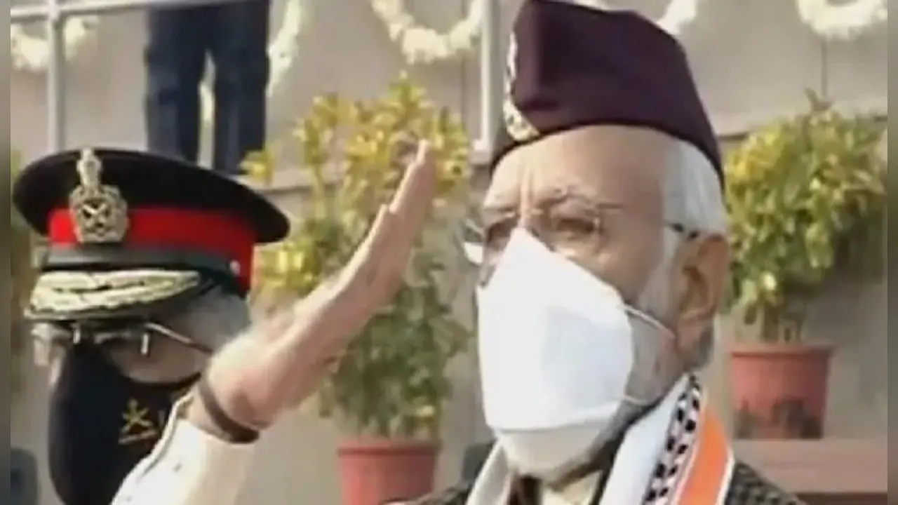 73th Republic Day 2022 : गणतंत्र दिवस समारोह मे��� पीएम मोदी की खास टोपी की चर्चा, सैल्यूट भी अलग दिखा