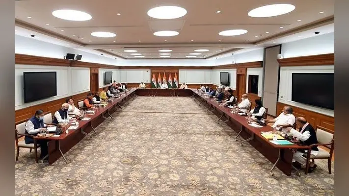 त्योहारी सीजन में केंद्रीय कर्मचारियों को पीएम मोदी दे सकते हैं एरियर का तोहफा, 18 महीने का है बकाया