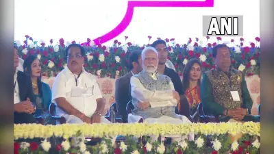 PM Modi In Gujarat: भावनगर में सामूहिक विवाह समारोह में पीएम मोदी के कुछ यादगार पल! देखें तस्वीर