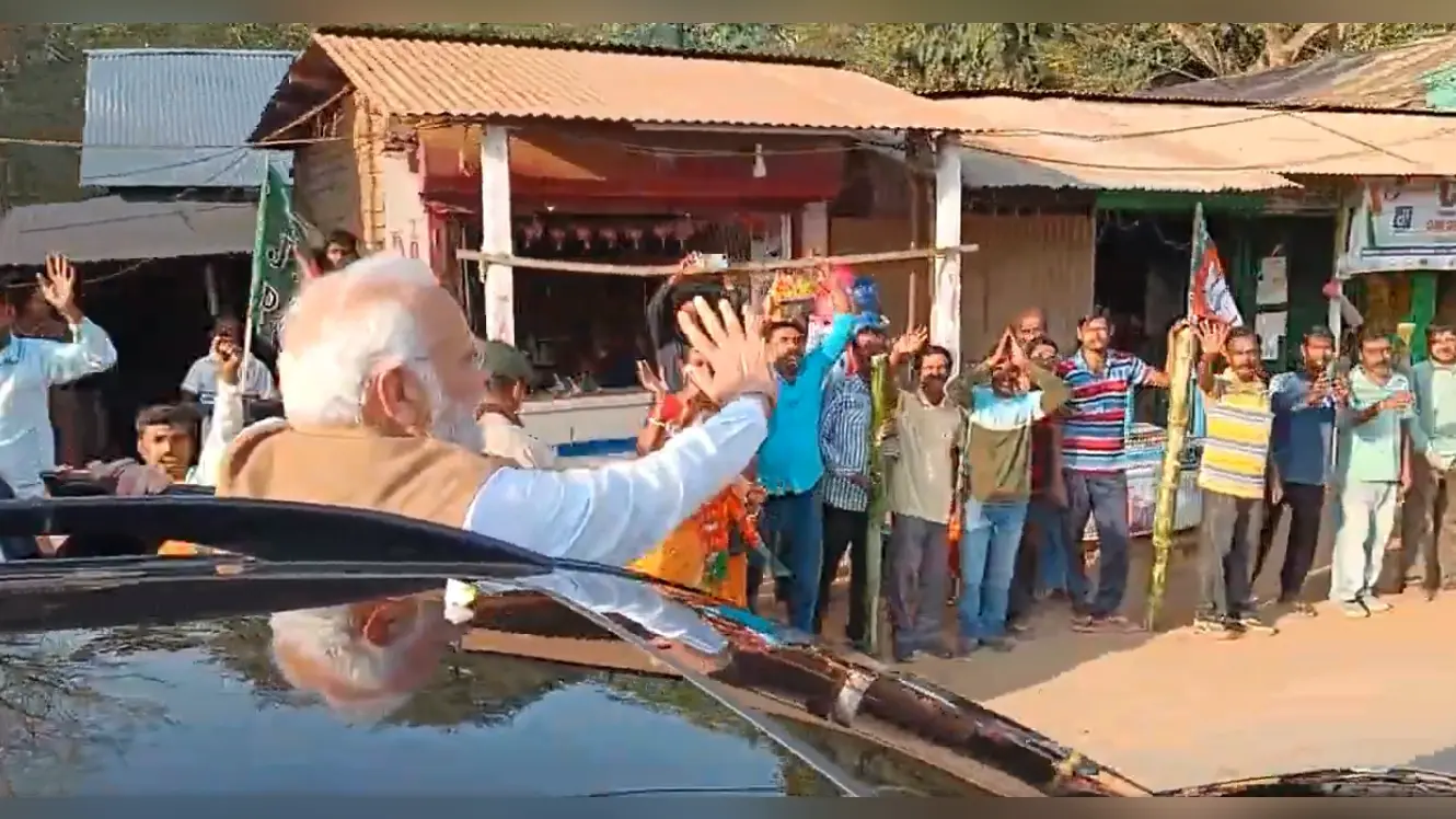 कांग्रेस और वाम दल को सत्ता की भूख, PM Modi ने किया अगरतला में रोड शो, कहा- त्रिपुरा को दोनों कर देंगे बर्बाद