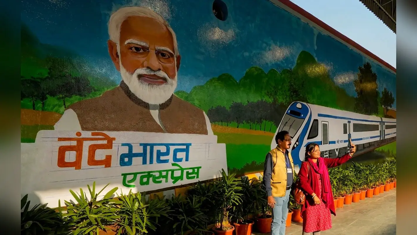 बंगाल को पीएम मोदी की सौगात, 11:15 बजे वंदे भारत को दिखायेंगे हरी झंडी, हावड़ा स्टेशन छावनी में तब्दील