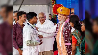 गुजरात के दाहोद को स्मार्ट सिटी बनाने के लिए पीएम मोदी ने 22,000 करोड़ की योजनाओं का किया लोकार्पण