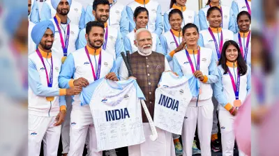 Asian Games Photos: मेडल जीतने वाले खिलाड़ियों से मिले पीएम मोदी, इतिहास रचने पर दी बधाई