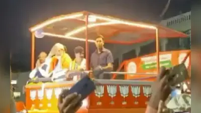कर्नाटक में पीएम मोदी की सुरक्षा में चूक, रोड शो के दौरान गाड़ी में फेंका गया मोबाइल