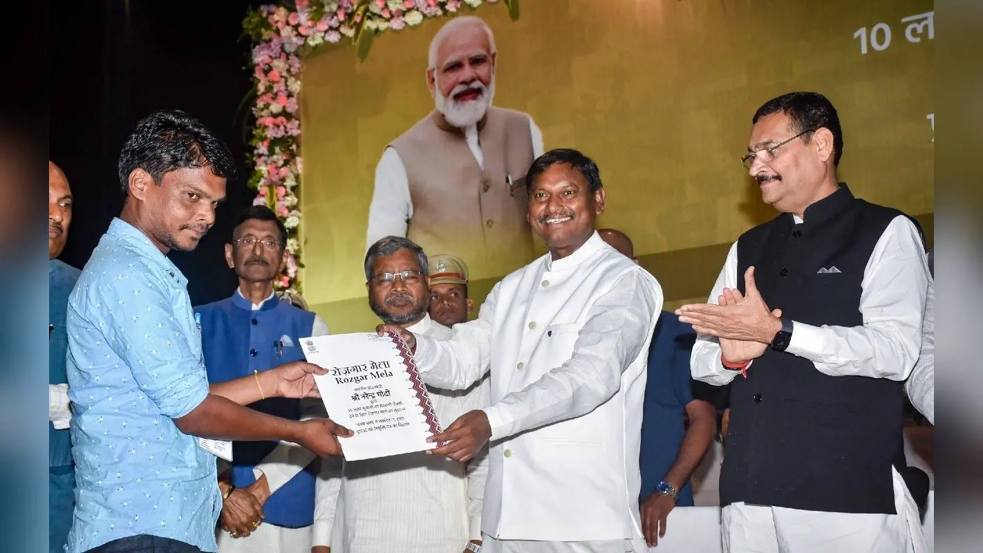 PM Modi Rozgar Mela: नरेंद्र मोदी सरकार ने झारखंड के 272 युवाओं को सौंपा नियुक्ति पत्र