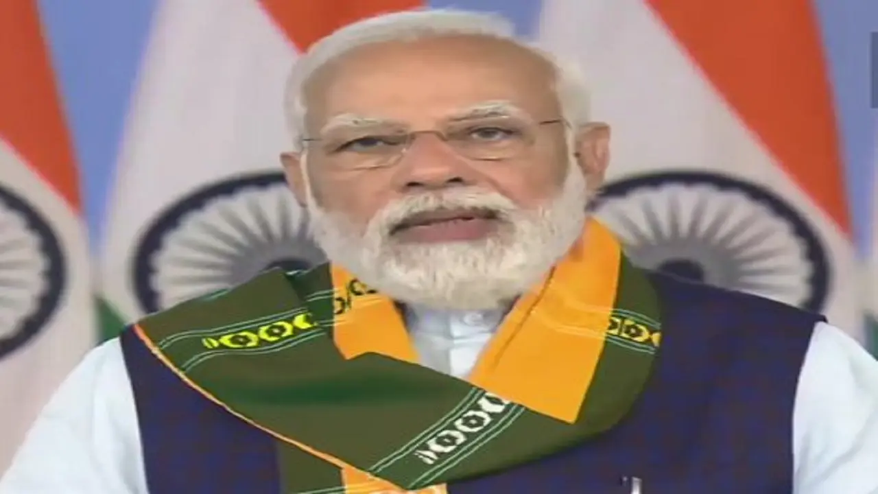 Prayagraj News: पीएम नरेंद्र मोदी को भाई इलाहाबादी डिजाइनर शॉल, कारीगरों ने कहा- मिला सबसे बड़ा इनाम
