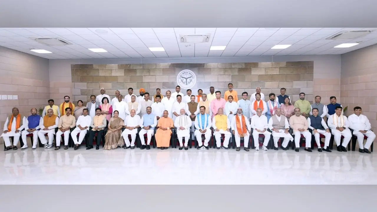 यूपी की योगी सरकार के मंत्रियों को सेवा का ‘मंत्र’ पढ़ा रहे PM नरेंद्र मोदी, 2024 के लक्ष्य पर है नजर