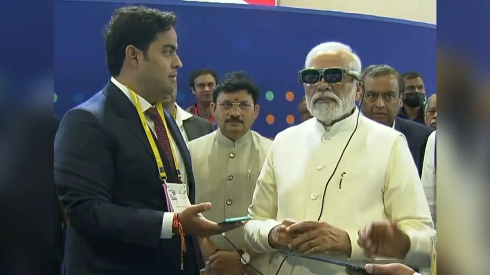 IMC 2022 में प्रधानमंत्री ने लॉन्च की 5G सर्विस, Jio-Glass पहन PM ने लिया वर्चुअल रियलिटी का जायजा