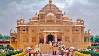 बिहार: वृंदावन का प्रेम मंदिर से लेकर बुर्ज खलीफा में मां के दर्शन, तस्वीरों में देखें कैसा होगा पूजा का पंडाल
