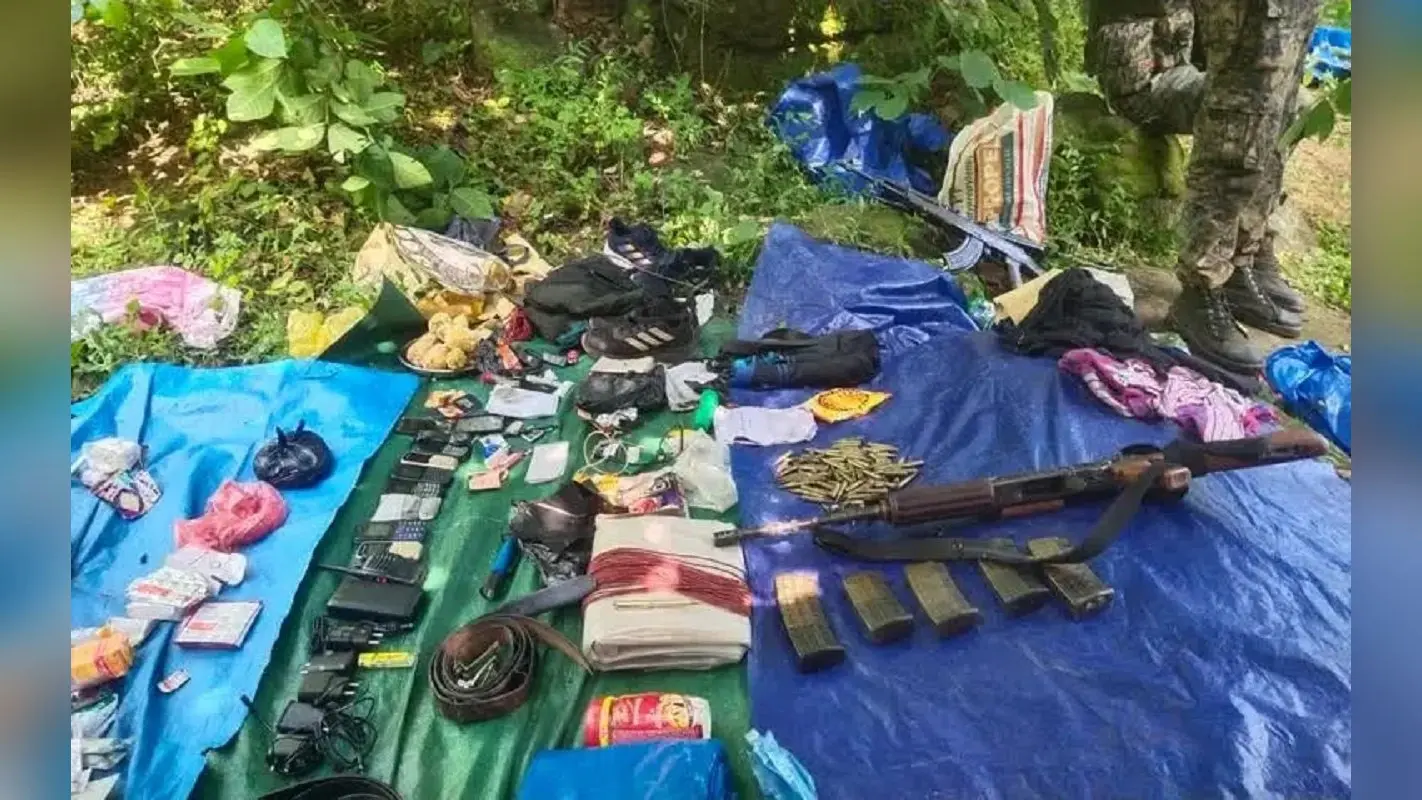 Jharkhand Naxal News: झारखंड के चतरा में पुलिस-नक्सली मुठभेड़, हथियार व सामान बरामद, एसपी ने की ये अपील