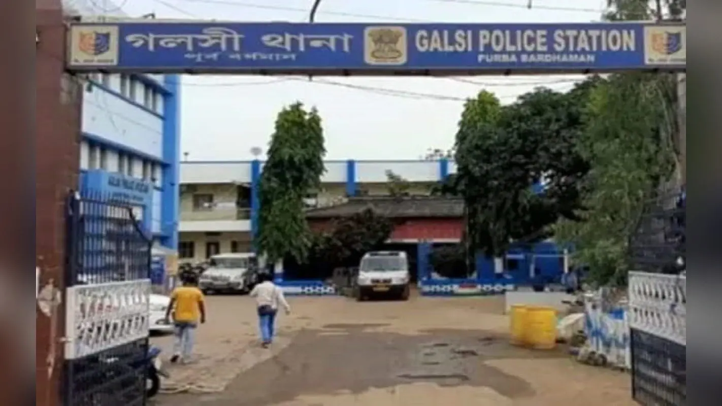 West Bengal News: पश्चिम बंगाल में भीषण सड़क हादसा, बाइक सवार तीन लोगों की मौत
