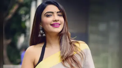 Kumkum Bhagya फेम पूजा बनर्जी ने शेयर की बेटी की पहली तसवीर, नाम का खुलासा करते हुए लिखा ये प्यारा मैसेज
