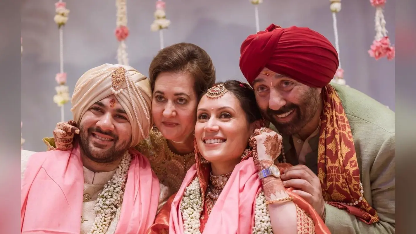 Sunny Deol की बहू द्रिशा और पत्नी पूजा देओल की पहली तसवीर आई सामने, सास-बहू का ये अंदाज आपका दिल जीत लेगा