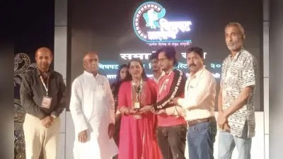 धनबाद के तिलैया पंचायत के आदिवासी परिवारों का हाल, आवास और पेंशन के लिए 15 वर्ष से चक्कर काट रहीं विधवा