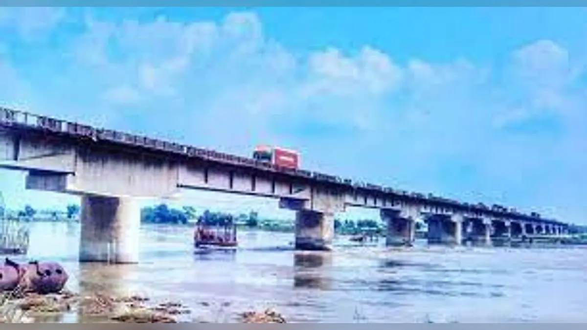 वफादार सुल्तान की सवारी कर निरीक्षण पर निकले एसडीएम साहेब, अस्पतालकर्मियों में मचा हड़कंप