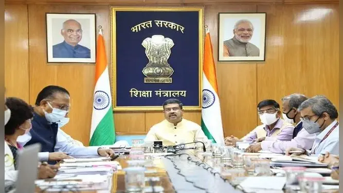 विश्वविद्यालयों में 6000 रिक्त पदों को अक्टूबर तक भरने के लिए मिशन मोड पर काम करें कुलपति : शिक्षा मंत्री