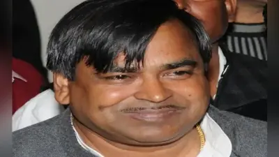 यूपी के पूर्व मंत्री प्रजापति को जमानत देने के आदेश पर सुप्रीम कोर्ट ने लगायी रोक