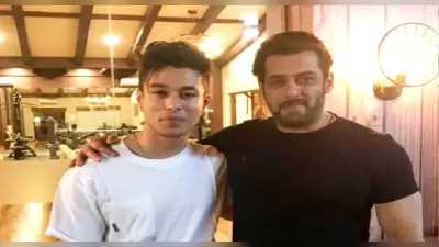 Bigg Boss 15: सलमान खान का प्रतीक सहजपाल ने जीता दिल, दबंग खान से मिला ये स्पेशल गिफ्ट, फोटो वायरल