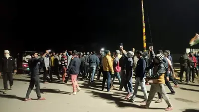 Prayagraj News: योगी सरकार के खिलाफ छात्रों का फूटा गुस्सा, कहा- सिर्फ विज्ञापनों में दी गई नौकरी