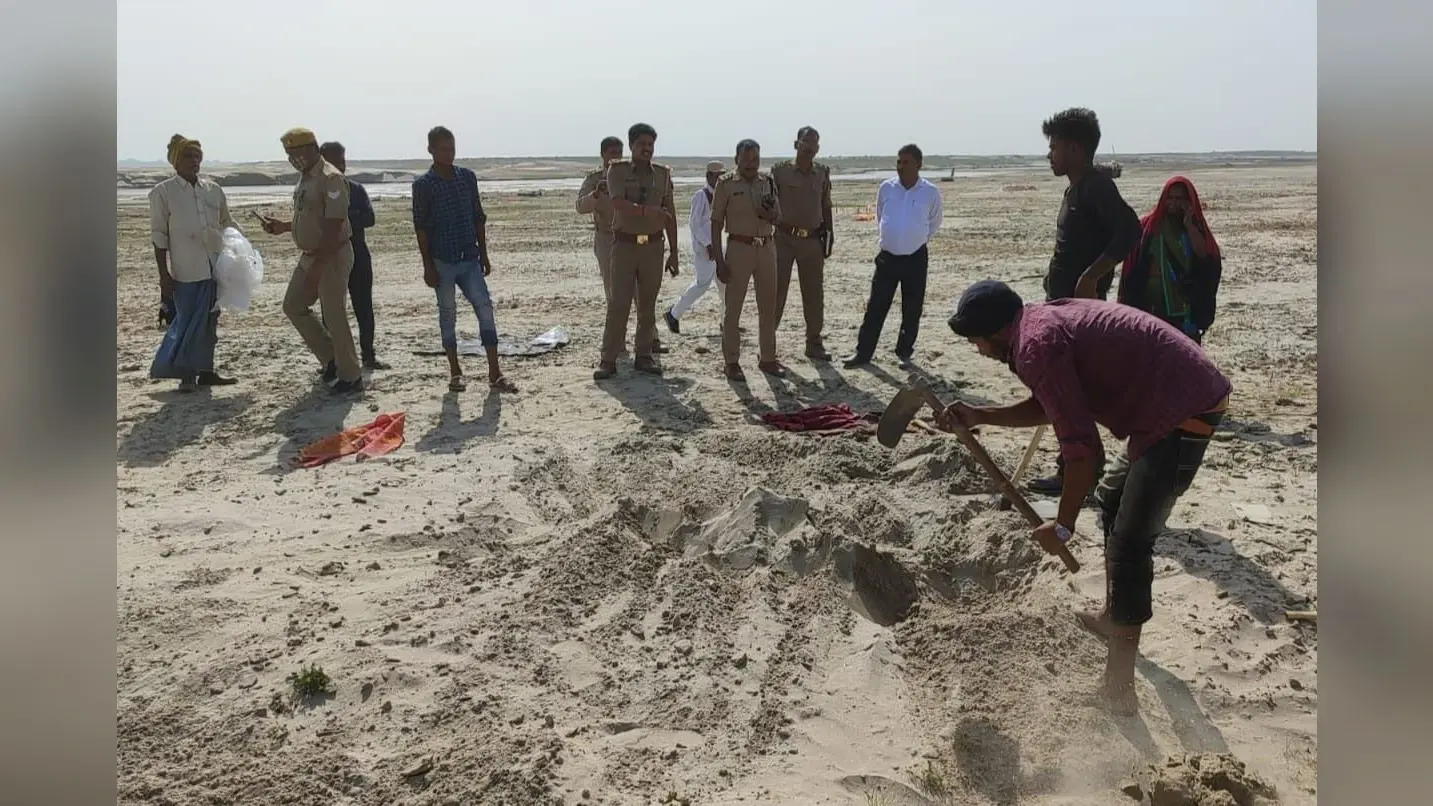 Prayagraj News: मां थी कैसे मान लेती, कब्र से निकलवाया बेटी का शव, पोस्टमार्टम में चौंकाने वाला खुलासा
