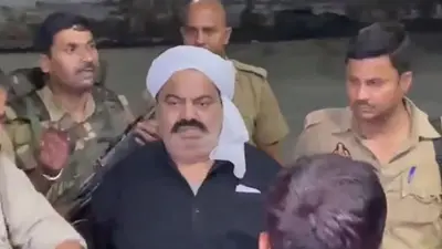 अतीक अहमद के वकील विजय मिश्रा पर तीन करोड़ की रंगदारी मांगने का केस दर्ज, उमेश पाल मर्डर में भी लगे थे आरोप