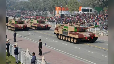 कर्तव्य पथ पर आत्मनिर्भर भारत की तस्वीर, सैन्य शस्त्रों का हो रहा प्रदर्शन, मेड इन इंडिया उपकरण भी शामिल