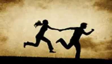 Tik-Tok पर हुई दोस्ती ने पत्नी को बना दिया बेवफा, घर से लाखों रुपये लेकर प्रेमी के साथ भागी विवाहिता