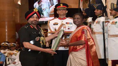 राष्ट्रपति द्रौपदी मुर्मू की दाहिनी आंख की सफल सर्जरी, इस परेशानी से जूझ रहीं थीं महामहिम