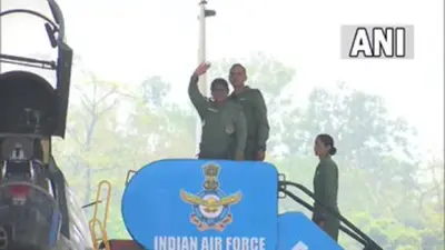 राष्ट्रपति द्रौपदी मुर्मू ने तेजपुर एयरफोर्स स्टेशन से लड़ाकू विमान Sukhoi 30 MKI में उड़ान भरी