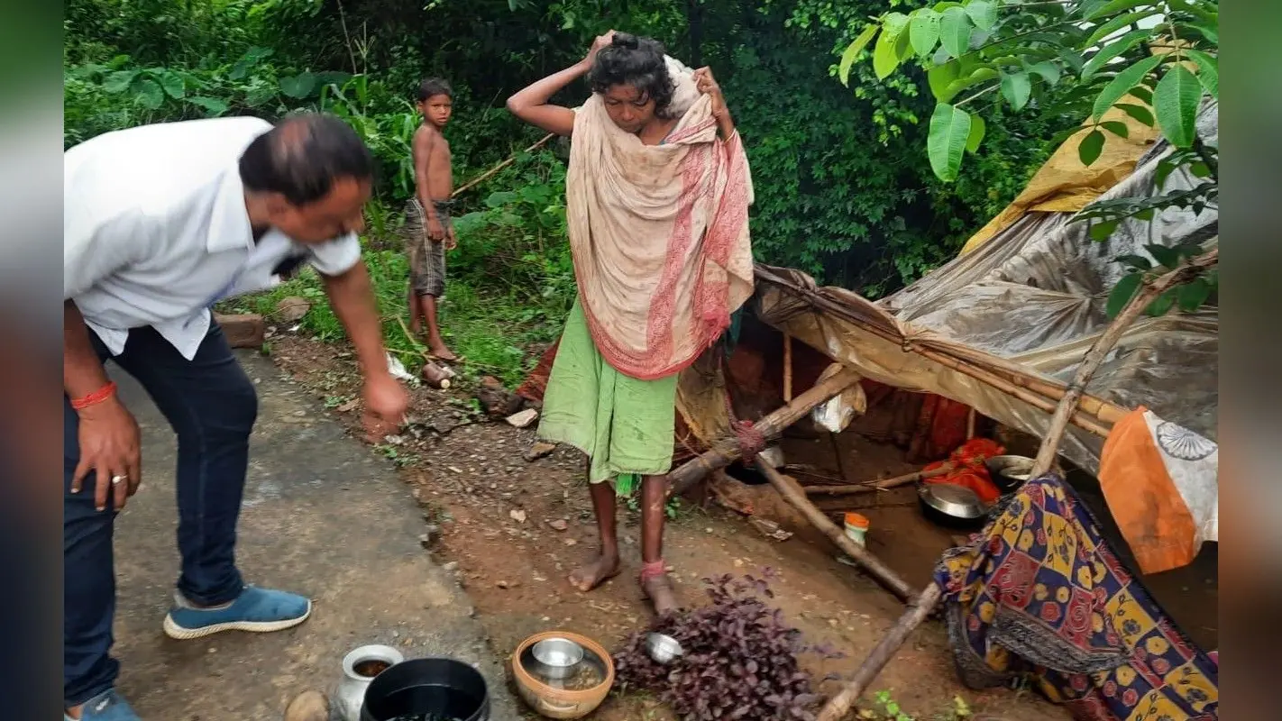 Jharkhand Primitive Tribe News: चावल-नमक के सहारे जीने को मजबूर सबर आदिम जनजाति, नहीं मिलती पेंशन