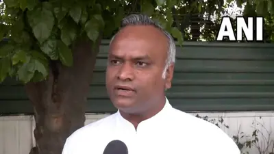 karnataka: ‘पहले अपनी सरकार में दी जा रही रेवड़ियों के बारे में बताए बीजेपी’, प्रियांक खरगे का पलटवार