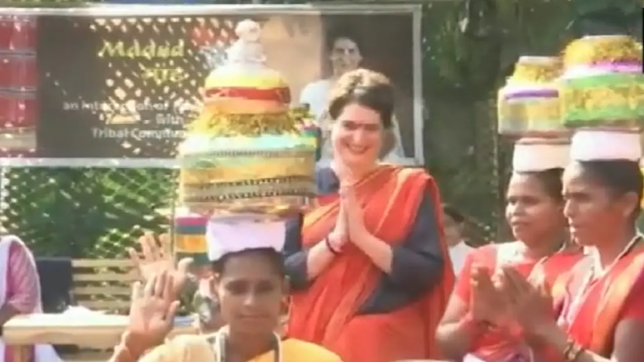पारंपरिक नृत्य पर आदिवासी महिलाओं के साथ थिरकीं प्रियंका गांधी, लोगों ने सोशल मीडिया पर किया ट्रोल