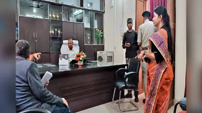 Jharkhand: PHD प्रवेश परीक्षा में खुलेआम विद्यार्थी को नकल करा रही प्रोफेसर सुल्ताना, अब नहीं जांच सकेंगी कॉपी