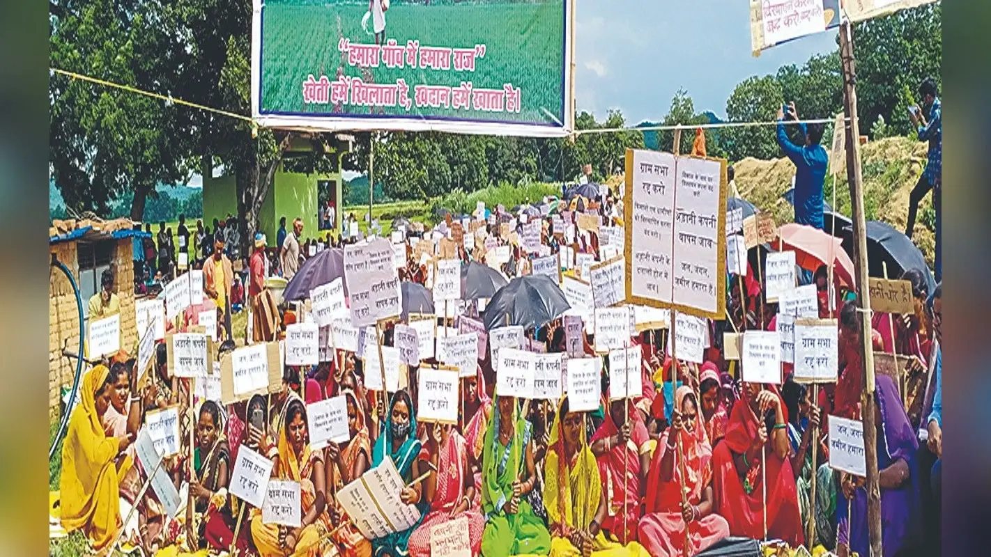 हजारीबाग में मौन रखकर ग्रामीणों ने किया परियोजना का विरोध, जानिए वजह