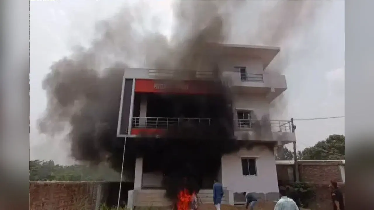 Odisha News: इस्पात उद्योग के श्रमिकों ने किया विरोध प्रदर्शन, 10 लाख रुपये इंश्योरेंस समेत रखी यह मांगे