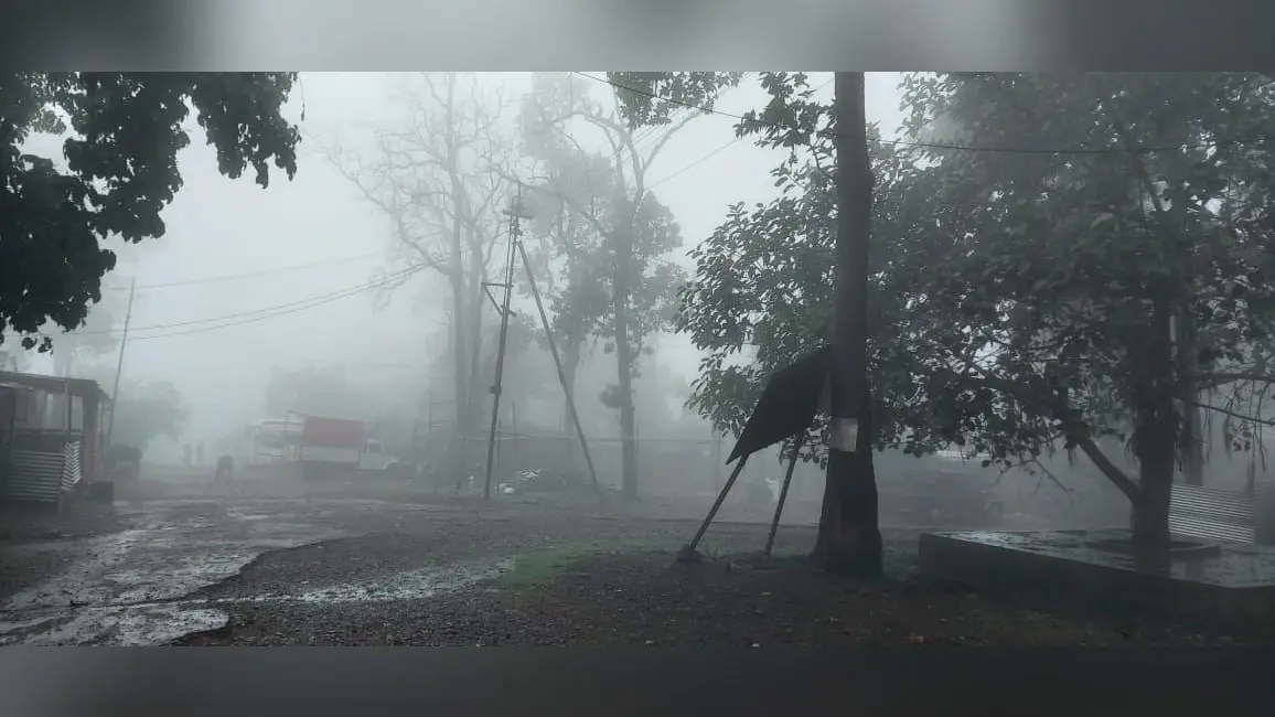 बरेली में 20 मिनट की तेज हवा के साथ बारिश से 22 घंटे से बिजली आपूर्ति ठप, गर्मी में परेशान रहे लोग