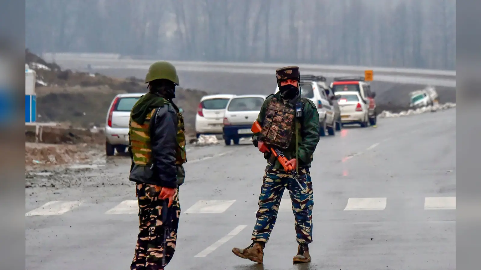 Pulwama Terror Attack: मुख्य आरोपी उमर फारूक ने जम्मू के सांबा सेक्टर से की थी भारत में घुसपैठ, 13,500 पन्नों का आरोप पत्र दायर