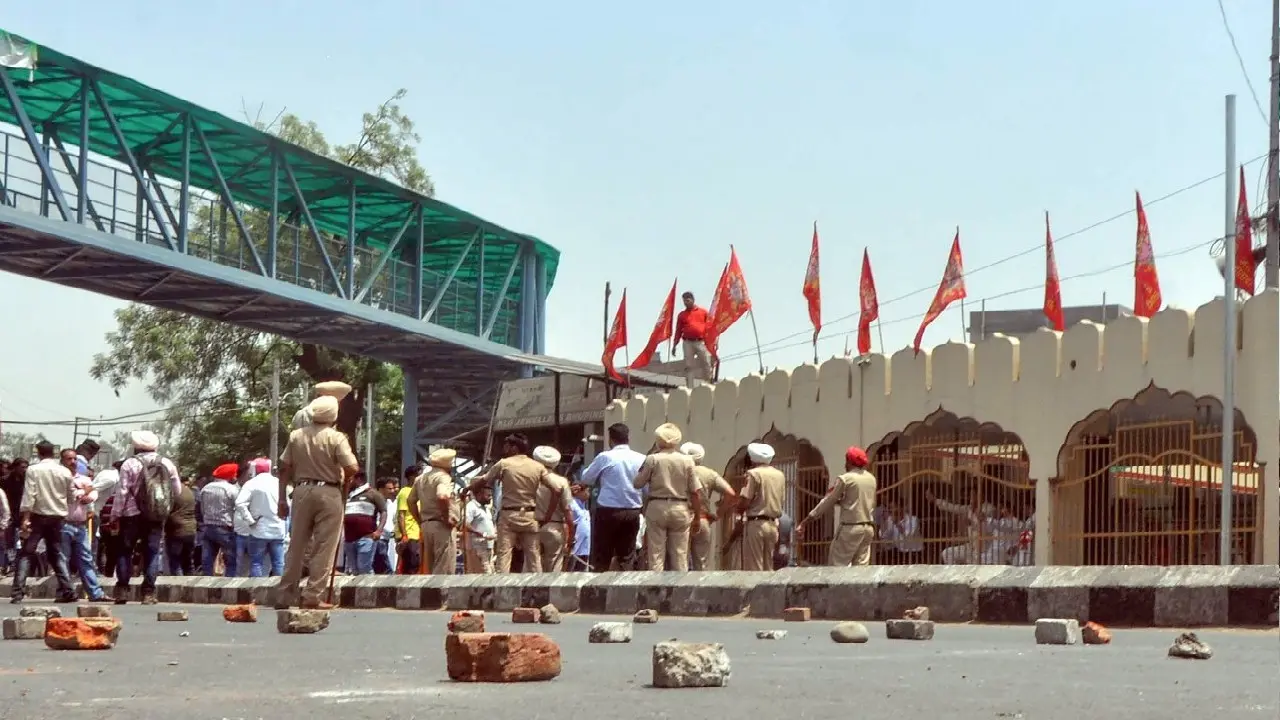 Patiala Violence: झड़प के बाद एक्शन में आई मान सरकार, IG, SSP और SP का किया तबादला, इंटरनेट सेवा बंद