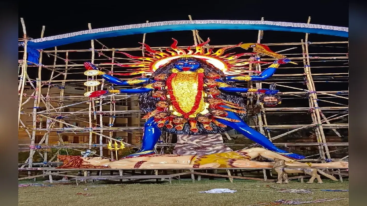 कल्याणी : आकर्षण का केंद्र रहेगी 31 फीट ऊंची प्रतिमा वहीं कई जगह दिख रहें है अनोखे थीम