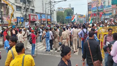 ड्यूटी पर जा रहे सफाई कर्मचारी को पुलिस ने पीटा, सिर फटने के बाद अस्पताल में भर्ती