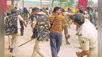 लखनऊ में अंबेडकर की मूर्ति हटाने को लेकर हंगामा, पुलिस टीम पर पथराव, 10 से ज्यादा घायल