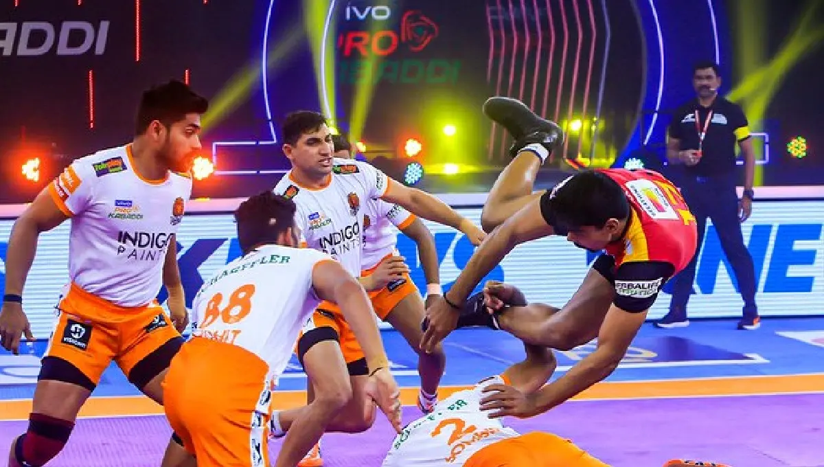 Pro Kabaddi League: बेंगलुरु बुल्स की हैट्रिक हार, पुनेरी पलटन ने 37-35 से हराया