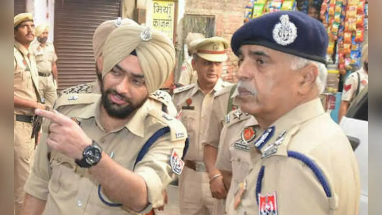साइकिल पर दुनिया घूमने निकले विदेशी से भारत में छिनतई, पुलिस ने 48 घंटे में बरामद किया सामान