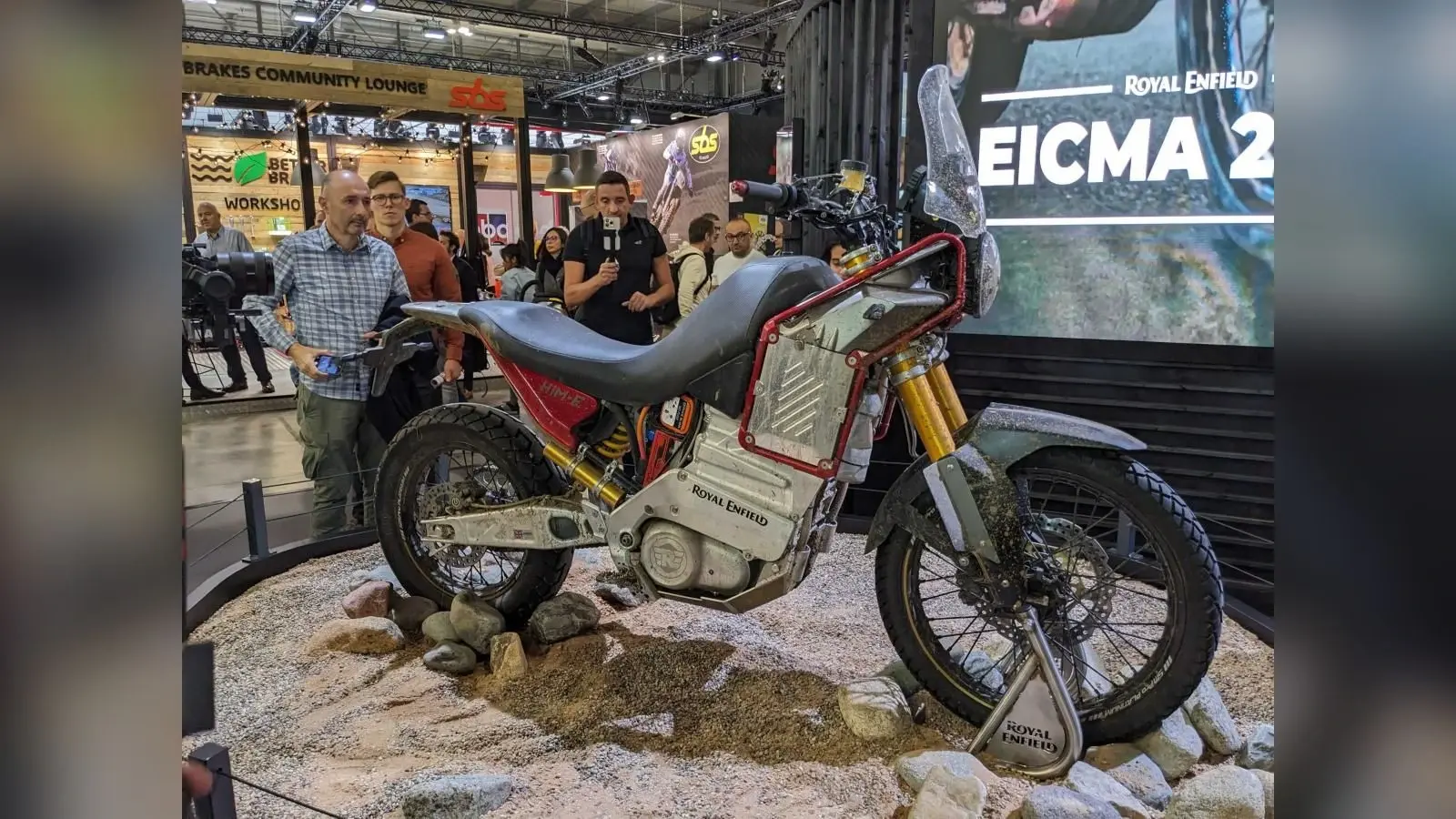 Royal Enfield Electric Himalayan: इंतजार खत्म! रॉयल एनफील्ड इलेक्ट्रिक हिमालयन से उठा पर्दा, देखें तस्वीरें